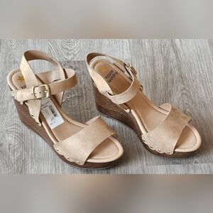 Size 11 Hippie Laundry Tan Wedge Sandals
